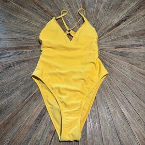 Kona Sol XS 0-2 yellow one piece swimsuit bathing suit hi cut leg cut out back